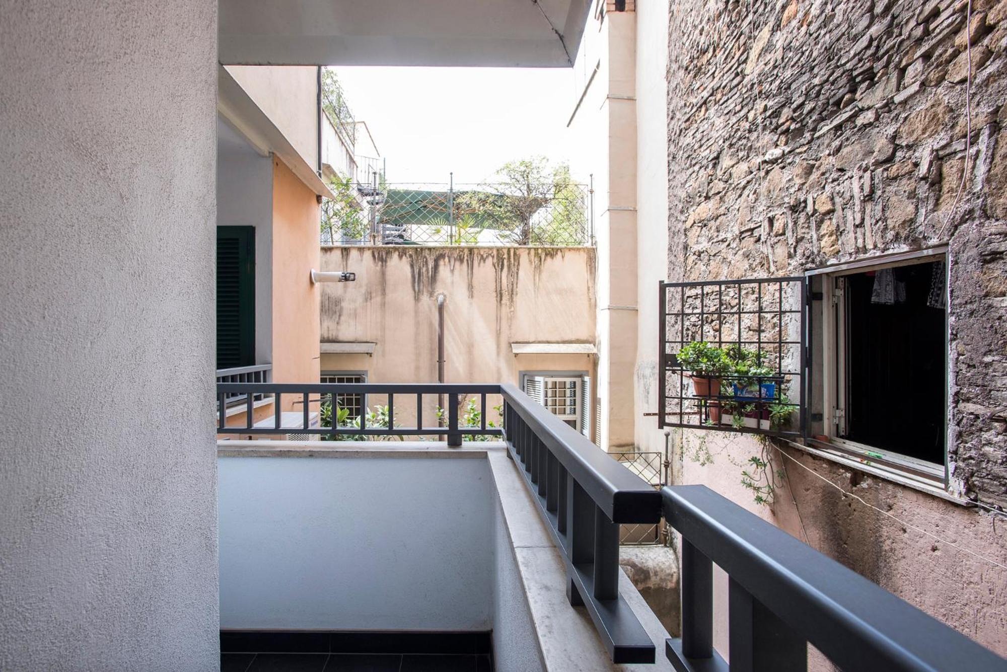 Lorenzo's Urban Escape Apartment Rom