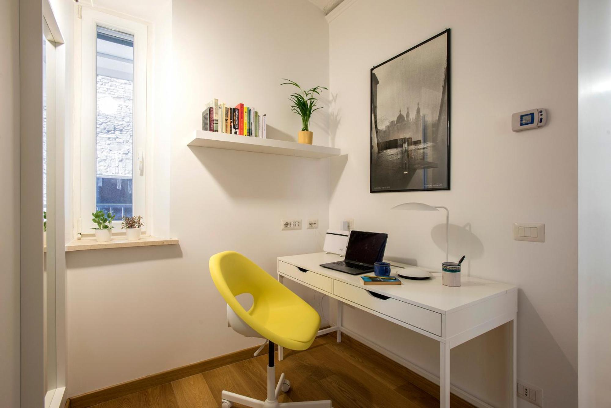 Lorenzo's Urban Escape Apartment *