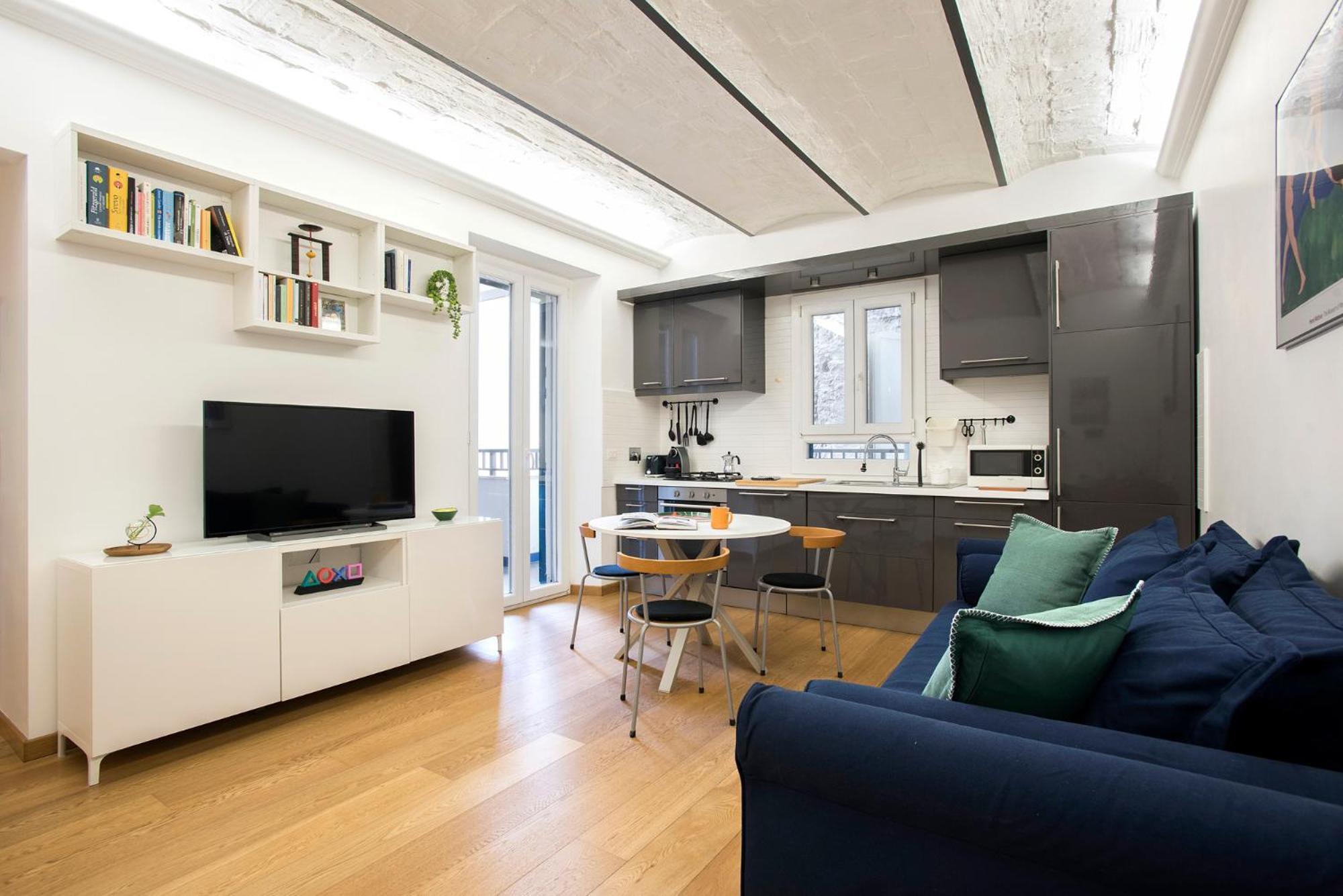Lorenzo's Urban Escape Apartment *